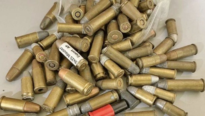 गोङ्गबुबाट एसएलआरको म्याग्जिन र ४५ राउण्ड गोलीसहित दुईजना पक्राउ