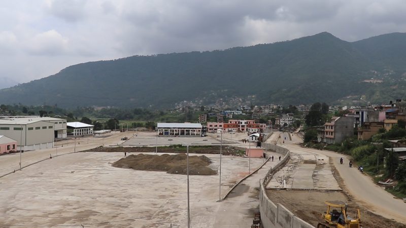 द्रुतमार्गलाई पर्खिरहेछ सुक्खा बन्दरगाह द्रुतमार्गलाई पर्खिरहेछ सुक्खा बन्दरगाह
