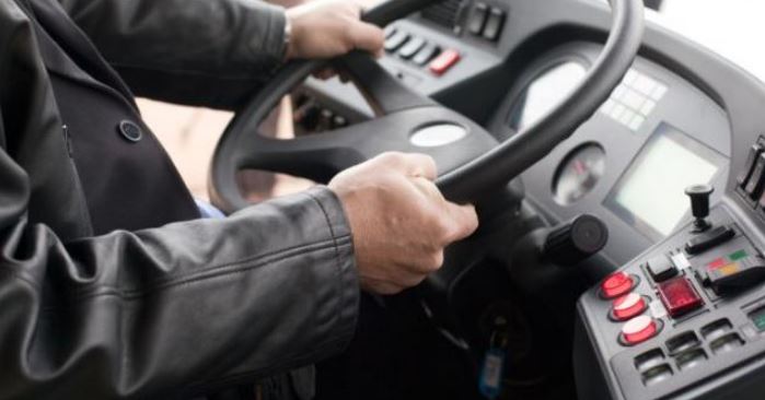 लापसे गरेर गाडी चलाउँछन् चालक