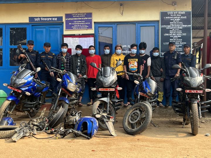 मोटरसाइकल चोरी गरी बिक्री गर्ने गिरोह पक्राउ