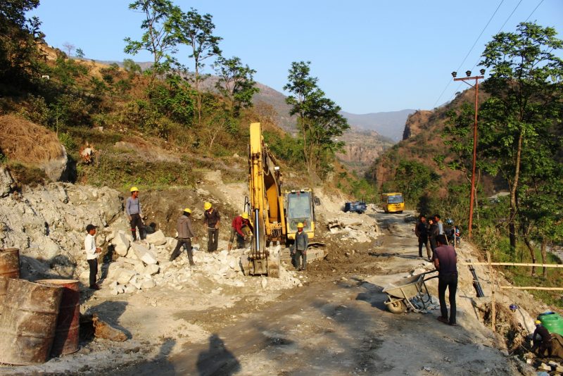लाम्पाटा–दरवाङ सडक निर्माण सुरु