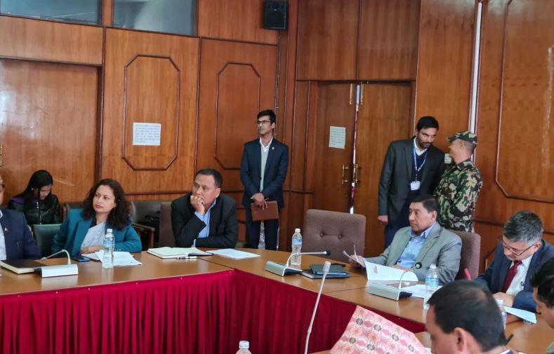 पहिला विमानस्थल पुग्ने सडक मर्मत गर्नुस् : मन्त्री श्रेष्ठ