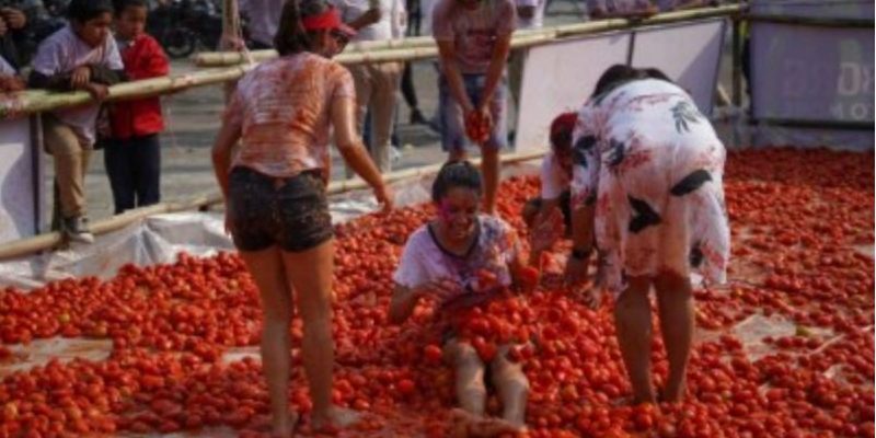 कोहलपुरमा गोलभेँडा उत्सवसँगै होली