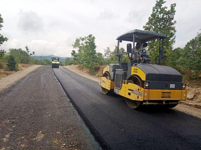 नारायणगढ–बुटवल सडक धमाधम कालोपत्र