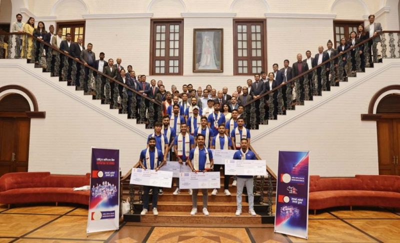 क्रिकेट टोली सम्मानित