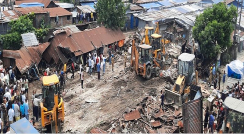 बिर्तामोडमा चल्यो डोजर