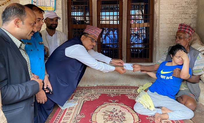 अशक्त सन्तोषीलाई घरमै नागरिकता