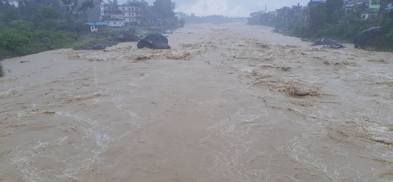 कोशी र तिनाउ नदीमा पानीको बहाव खतरा तहमा