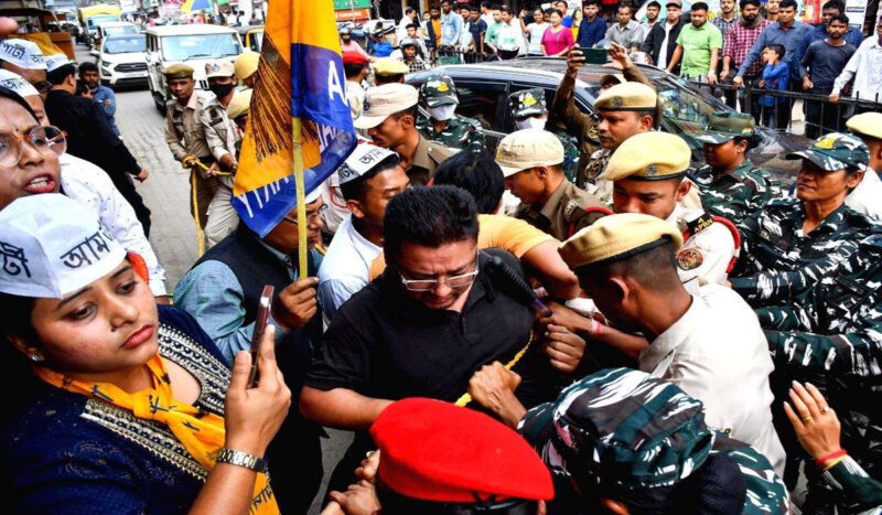 मुख्यमन्त्री केजरीवालको गिरफ्तारीको विरोधमा आम आदमी पार्टीका कार्यकर्ताद्वारा प्रदर्शन