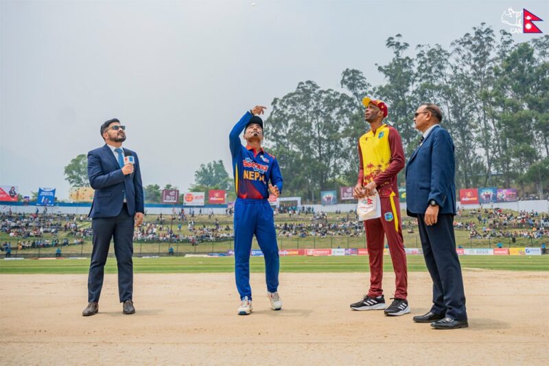 नेपालले टस जितेर फिल्डिङ गर्दै नेपालले टस जितेर फिल्डिङ गर्दै