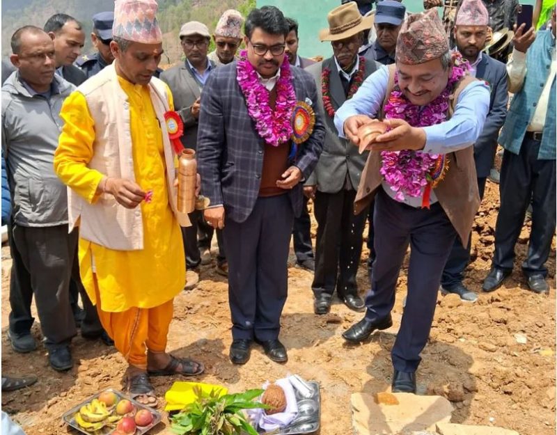 विद्यालय भवन बन्दै