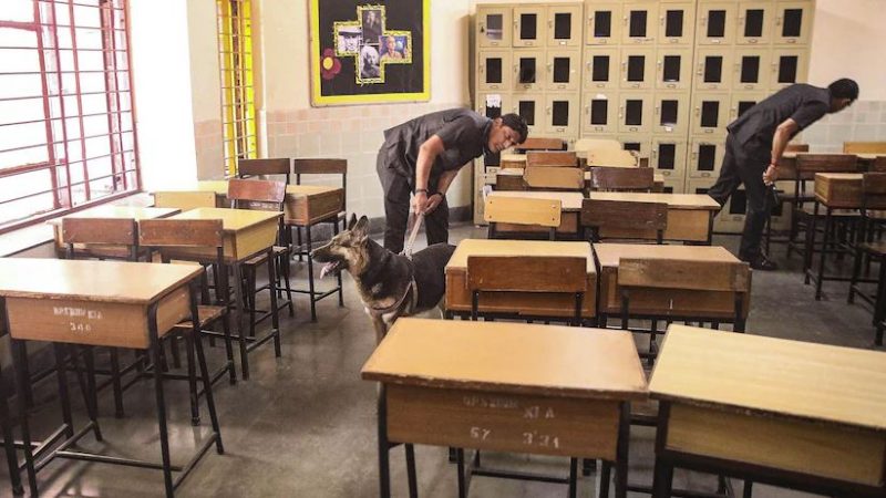 बम विस्फोट गराउने धम्की