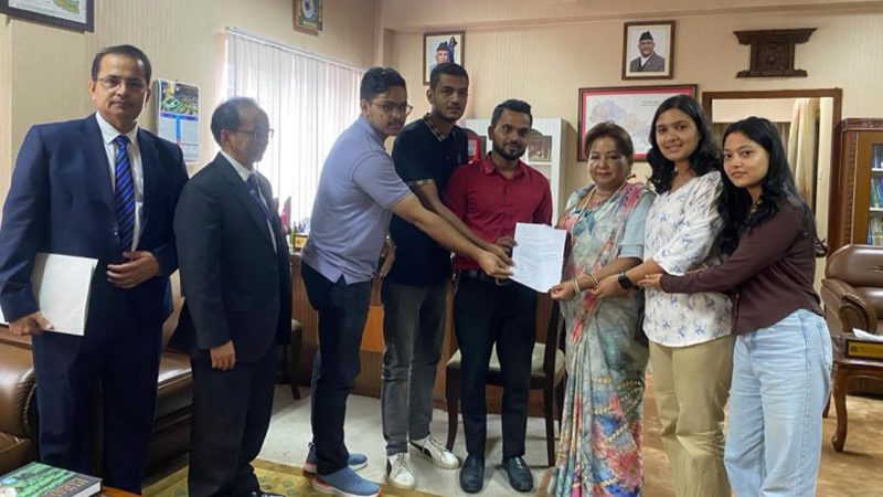 बङ्गलादेशबाट फर्किएका विद्यार्थीको परराष्ट्रमन्त्री डा राणासँग आग्रह– त्यहाँ रहेका साथीहरुको सुरक्षा होस् बङ्गलादेशबाट फर्किएका विद्यार्थीको परराष्ट्रमन्त्री डा राणासँग आग्रह– त्यहाँ रहेका साथीहरुको सुरक्षा होस्