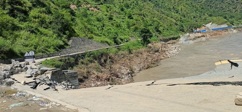 सवारीसाधनको चाप हुने बिपी राजमार्ग सुनसान