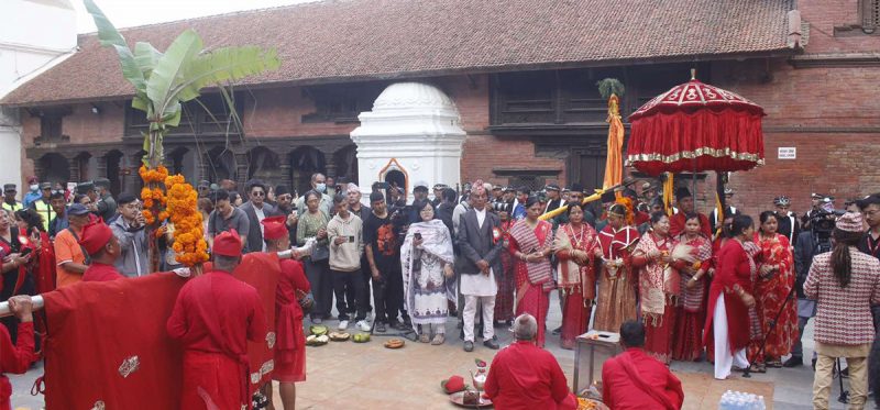फूलपाती भित्र्याइयो